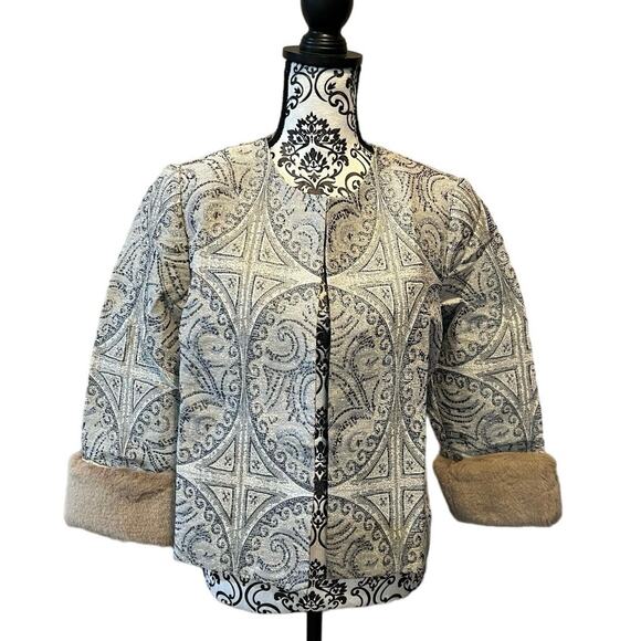 Chico's NWT Jacquard Jacket Convertible Faux Fur Cuff Cream Silver size 1P 8-10P - Picture 1 of 13